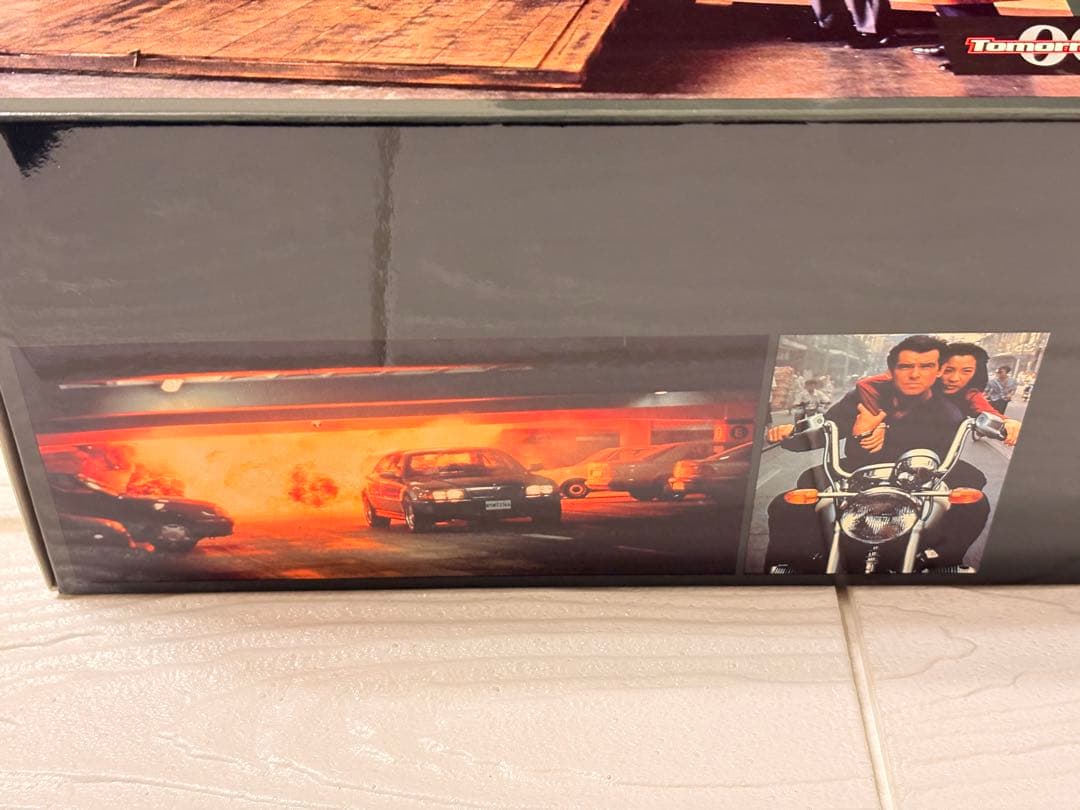 BMW 750iL 1/24 007 ジェームズボンド トゥモロー・ネバー・ダイ