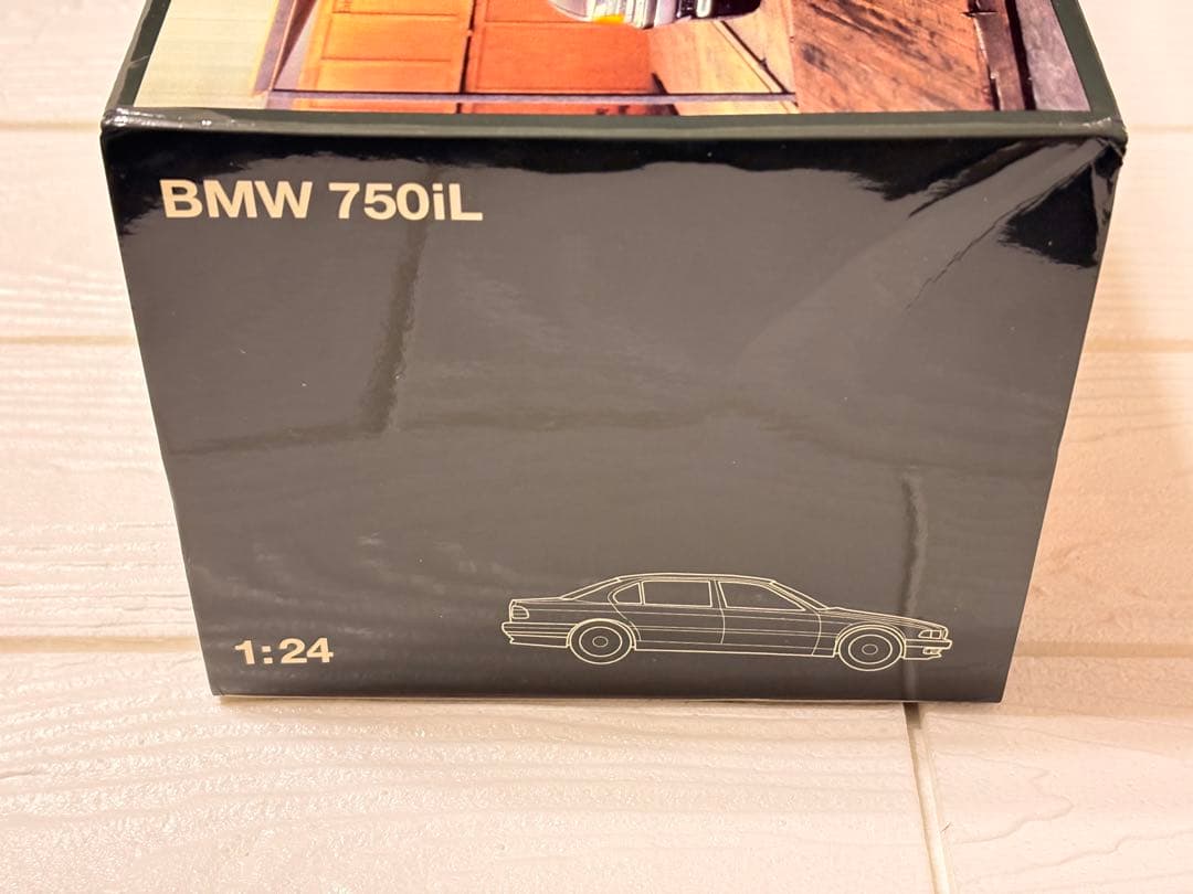 BMW 750iL 1/24 007 ジェームズボンド トゥモロー・ネバー・ダイ