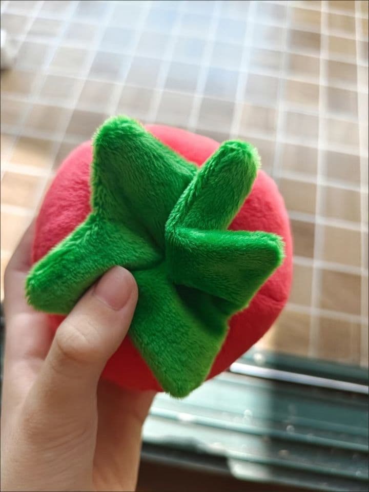 トマト型ぬいぐるみ