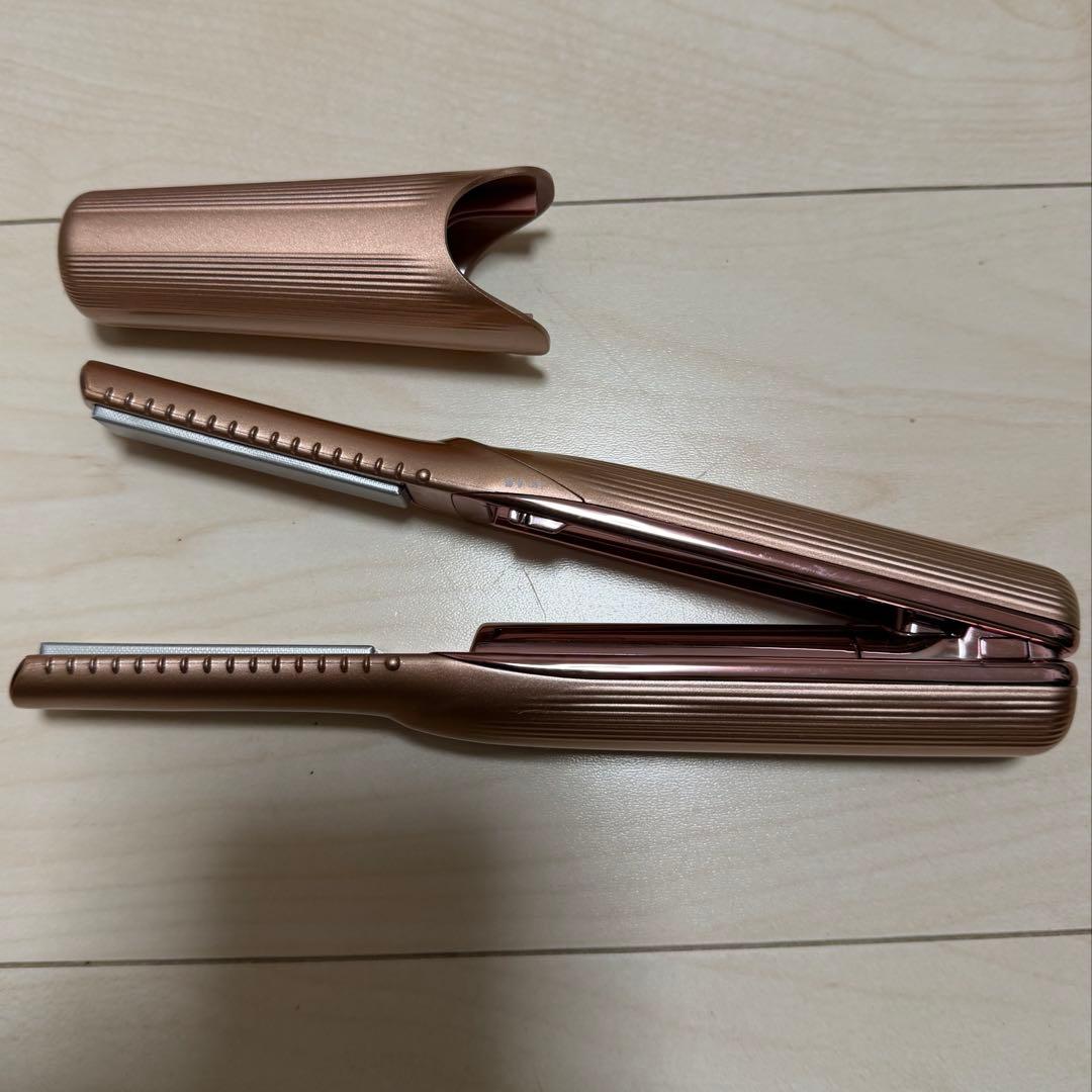 リファ　コードレスアイロン