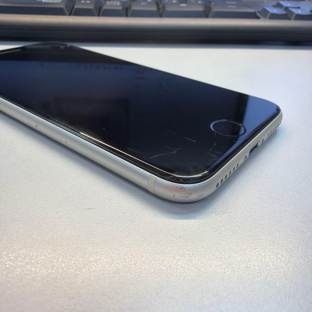 iPhone SE3 64GB スターライト 85% 背面傷大 機能不良無し
