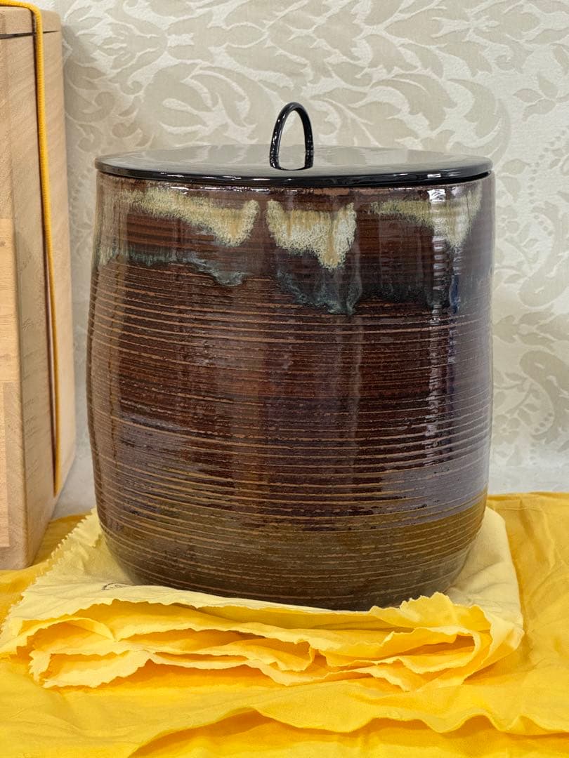 高取焼　鬼丸雪山作　半月水指　塗蓋　茶道具