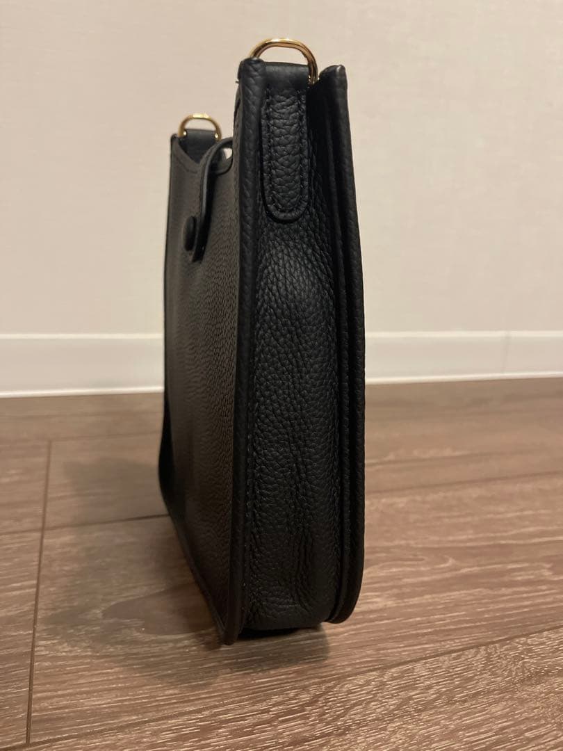 c*o様 黒レザーショルダーバッグ エンボスロゴ