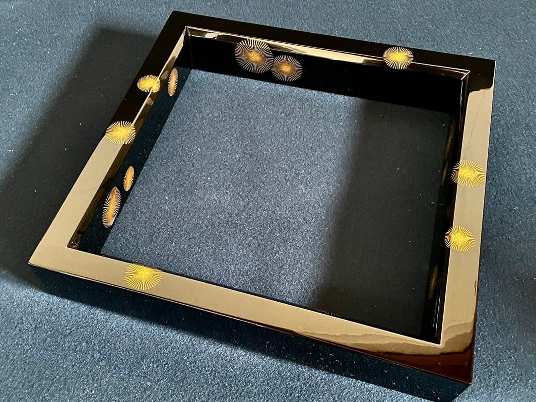 【美品】「祖」 唐松 蒔絵 炉縁 真塗 茶道具 紙箱 (1126あ④)