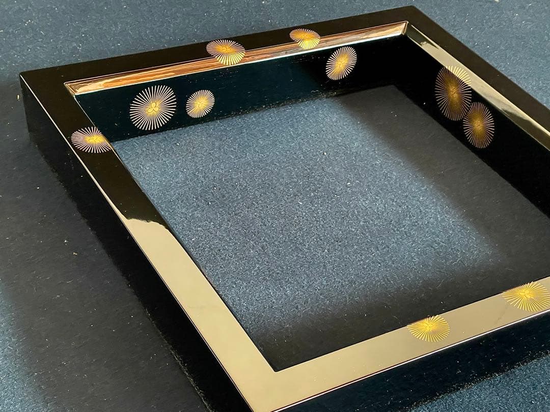 【美品】「祖」 唐松 蒔絵 炉縁 真塗 茶道具 紙箱 (1126あ④)