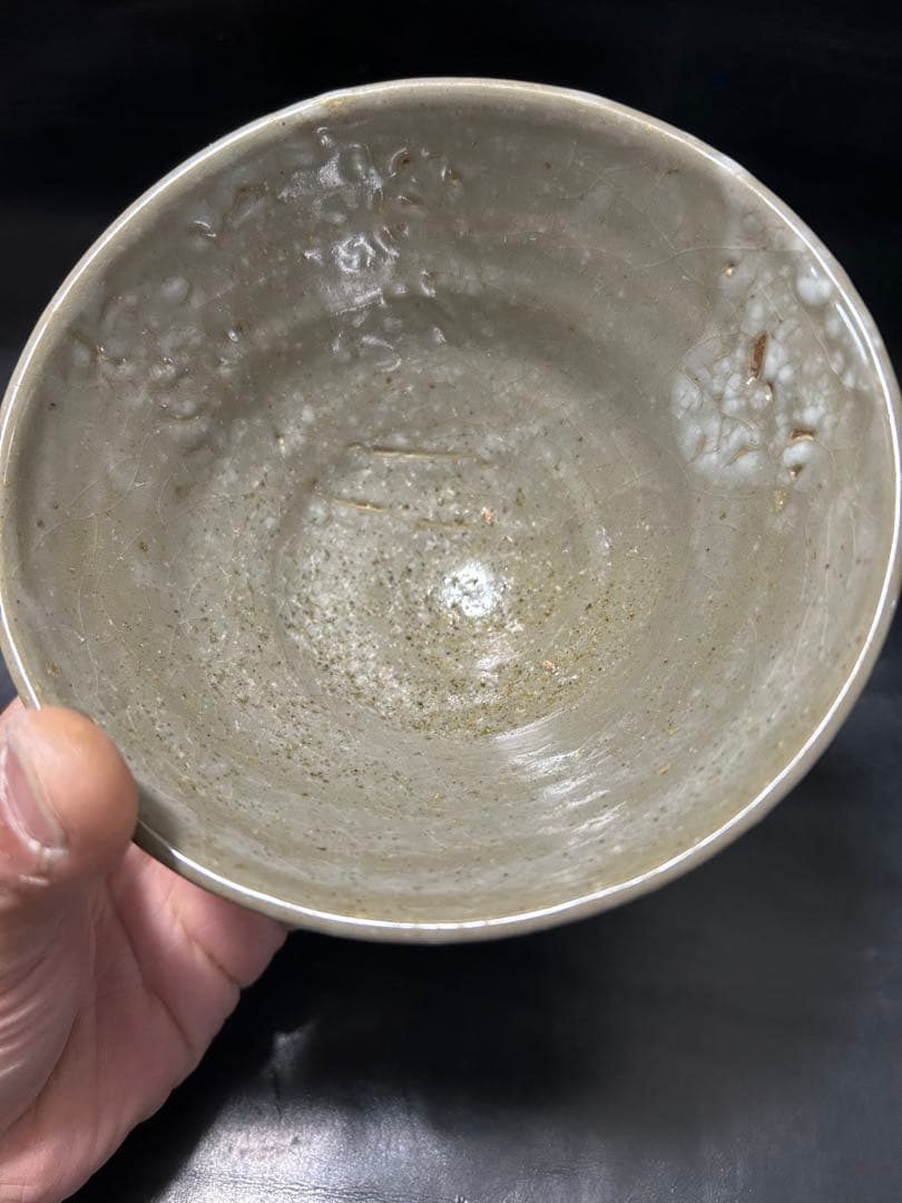 美しい古美術◾️蔵からパラパラ雪が降っているような釉薬の抹茶茶碗が出てきた