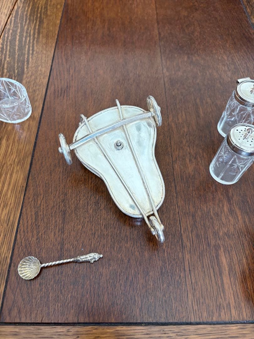 ヴィクトリア時代英国アンティーク・ノベルティ シルバープレート馬車型調味料セット