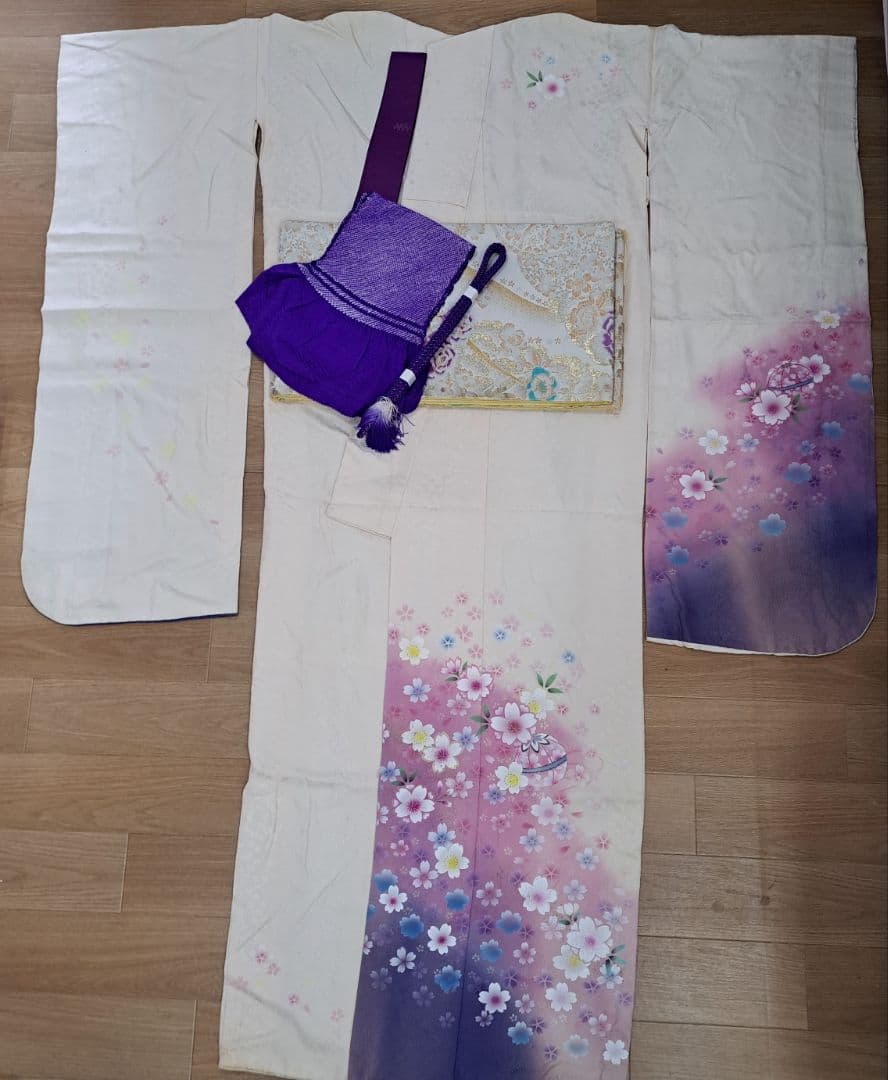 今得な フルセット 正絹白地振袖 白紫グラデーション桜柄 成人式 卒業式に最適
