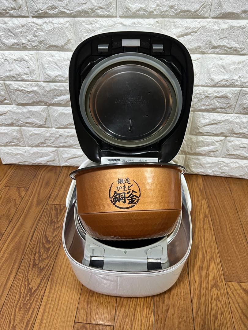 東芝 5.5合 真空圧力IH炊飯器 炎匠炊き RC-10VSR(W) ホワイト