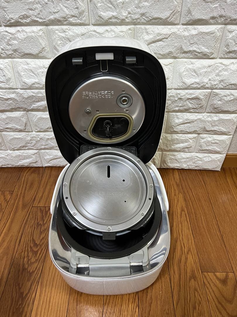 東芝 5.5合 真空圧力IH炊飯器 炎匠炊き RC-10VSR(W) ホワイト