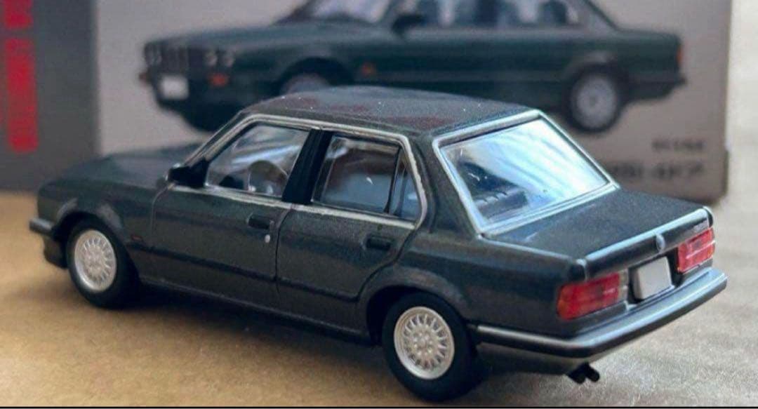 トミカリミテッドヴィンテージネオ BMW 325i 4ドア
