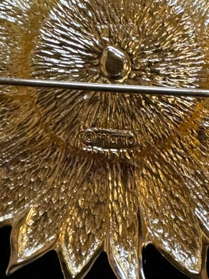 クリスチャン　ディオール　ブローチ　フラワー