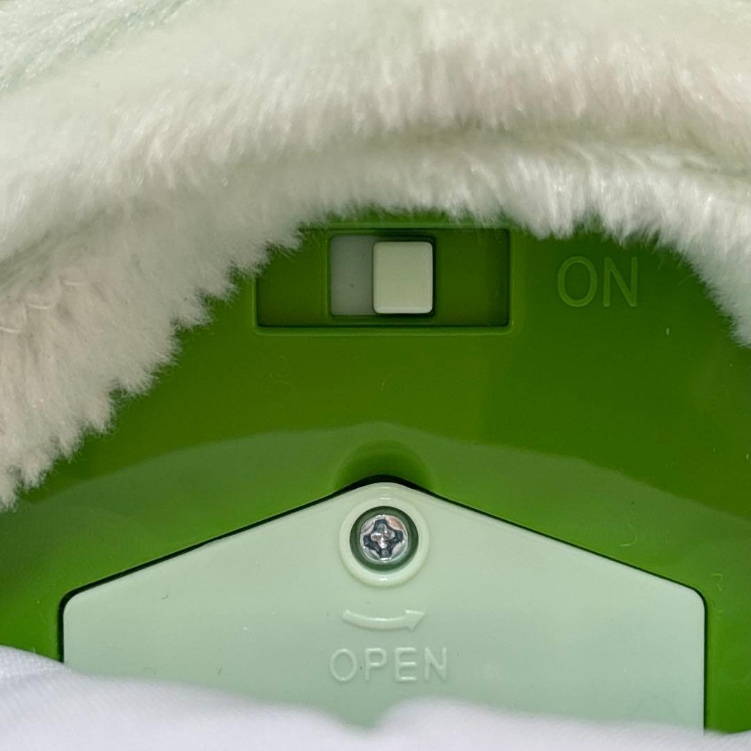 ポケットモンスター なでてみつめてぱちくりニャオハ