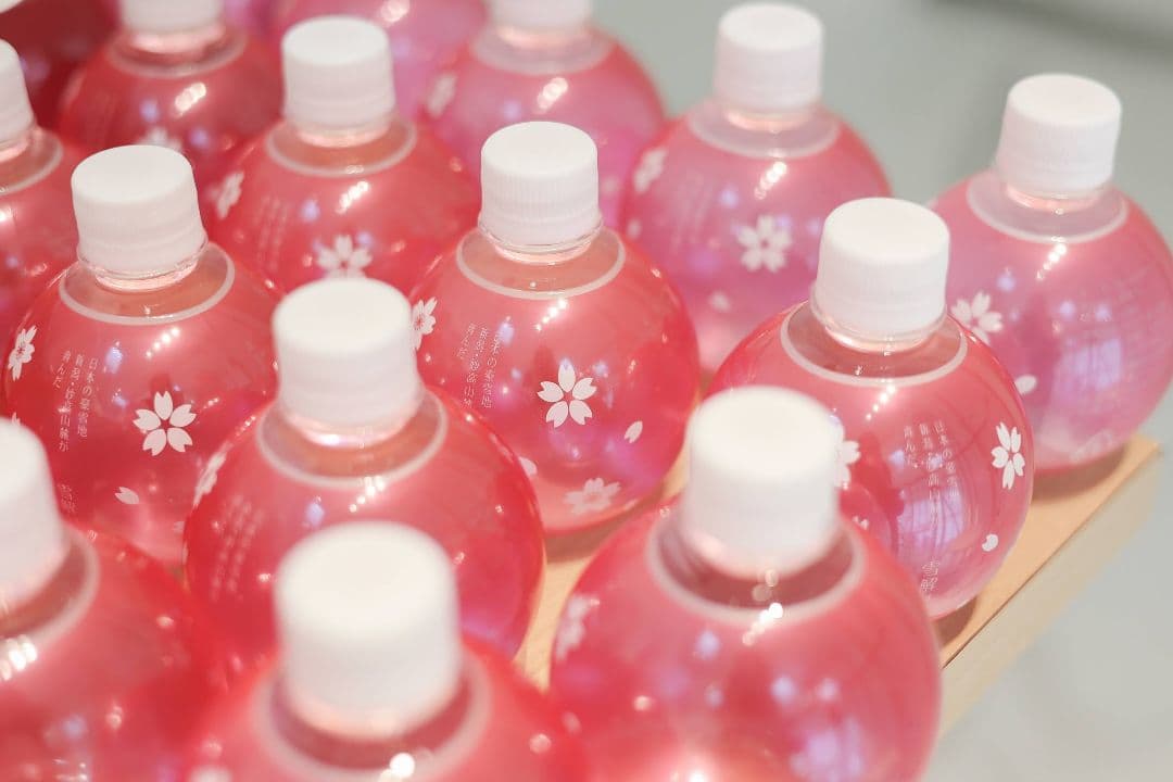 【結婚式】桜模様雪解水天然水ミネラルウォーター 20本入りおしゃれボトル