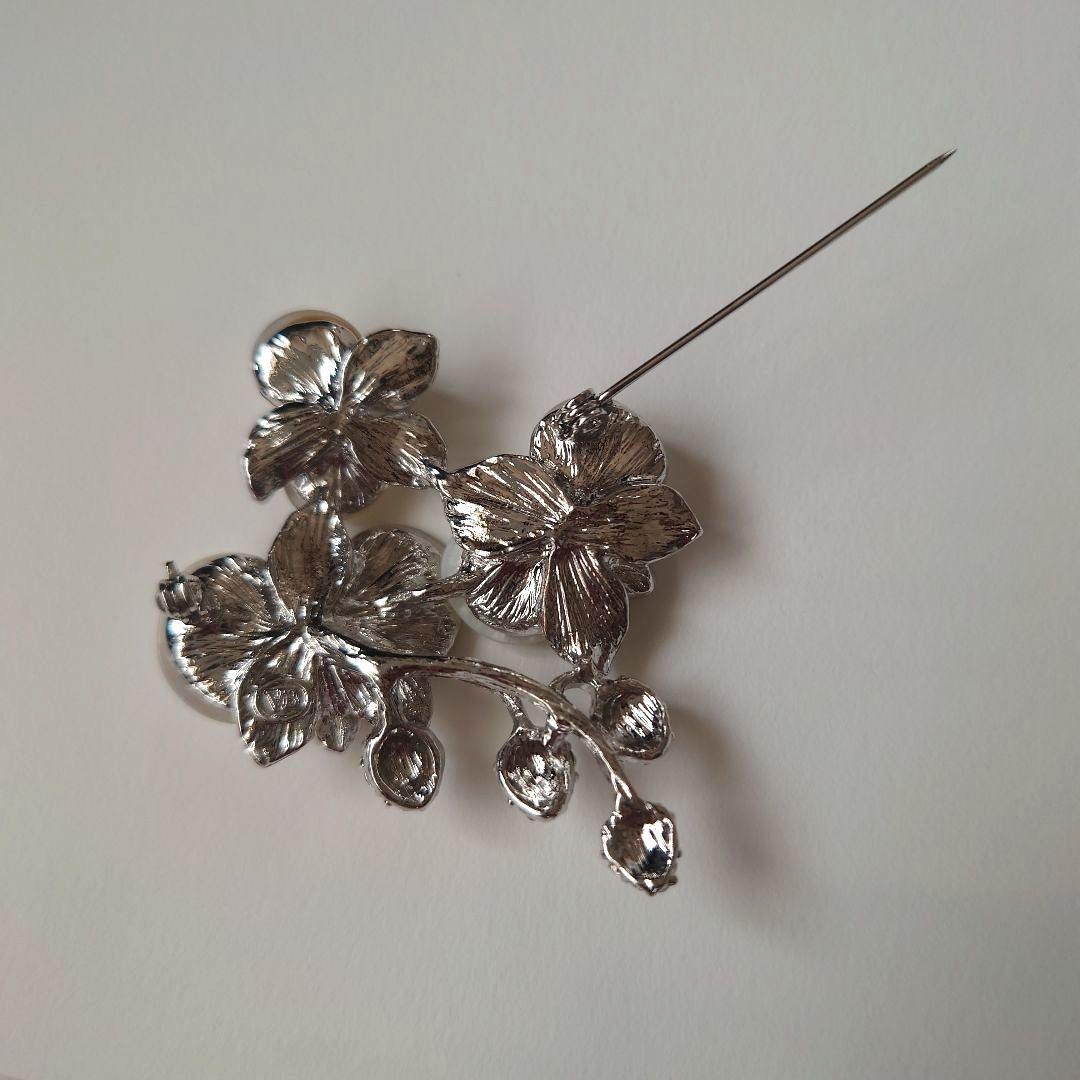 ヴァンドームブティック　ブローチ　胡蝶蘭　白蝶貝