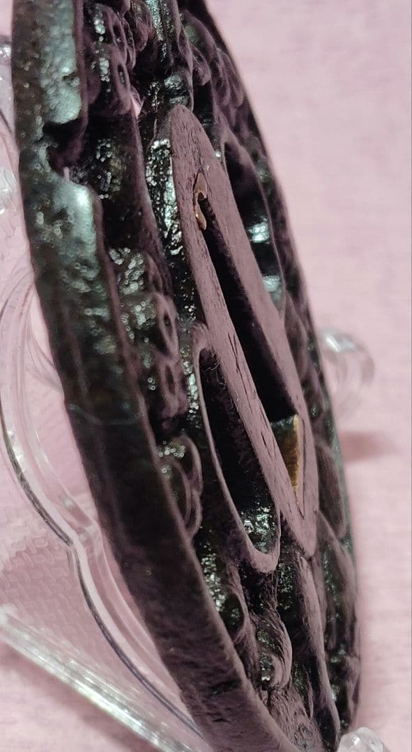 刀装具 鐔 鍔 在銘 友長 鉄地 松 人物図透かし 丸形鐔 時代物