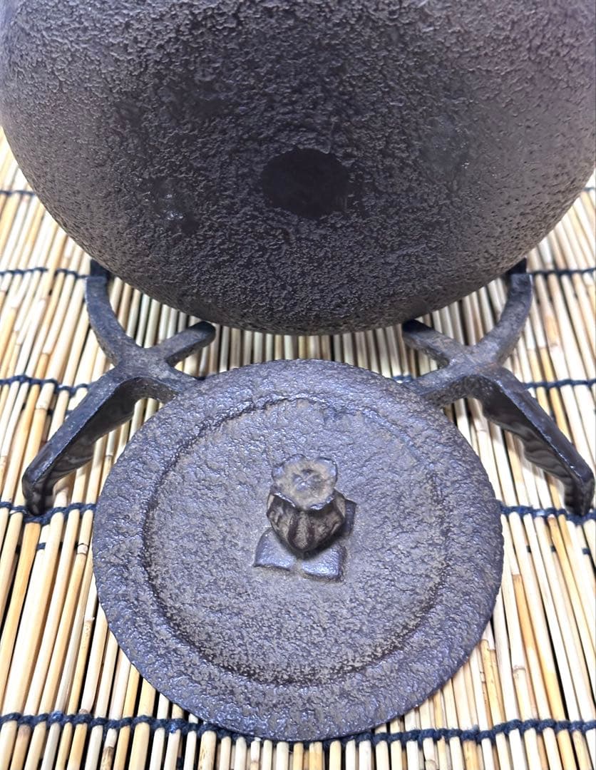新品、付属品付　南部金狐堂　捻鉉姥口１５型龍文様　南部鉄瓶　南部鉄器　鉄瓶