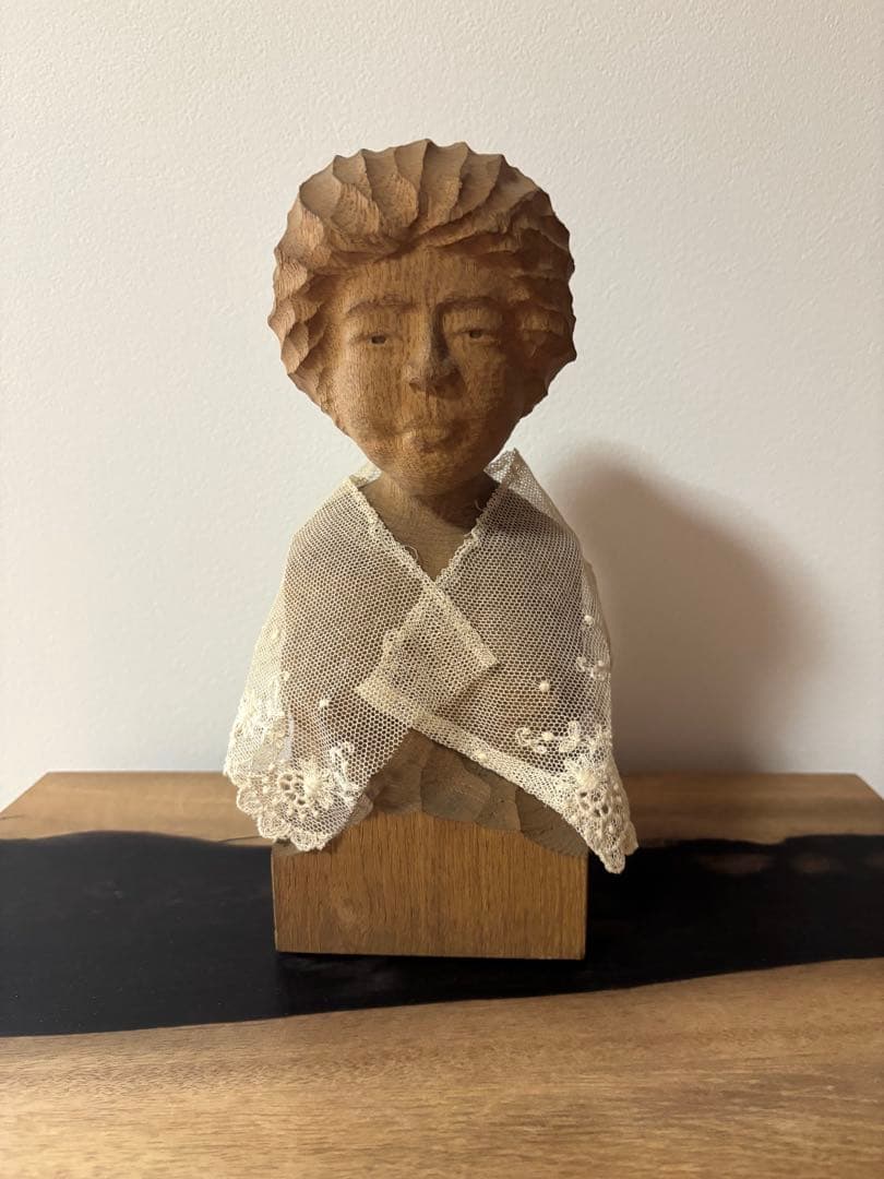 ☆セール中　アンティーク木製 彫刻 人物像 約20cm