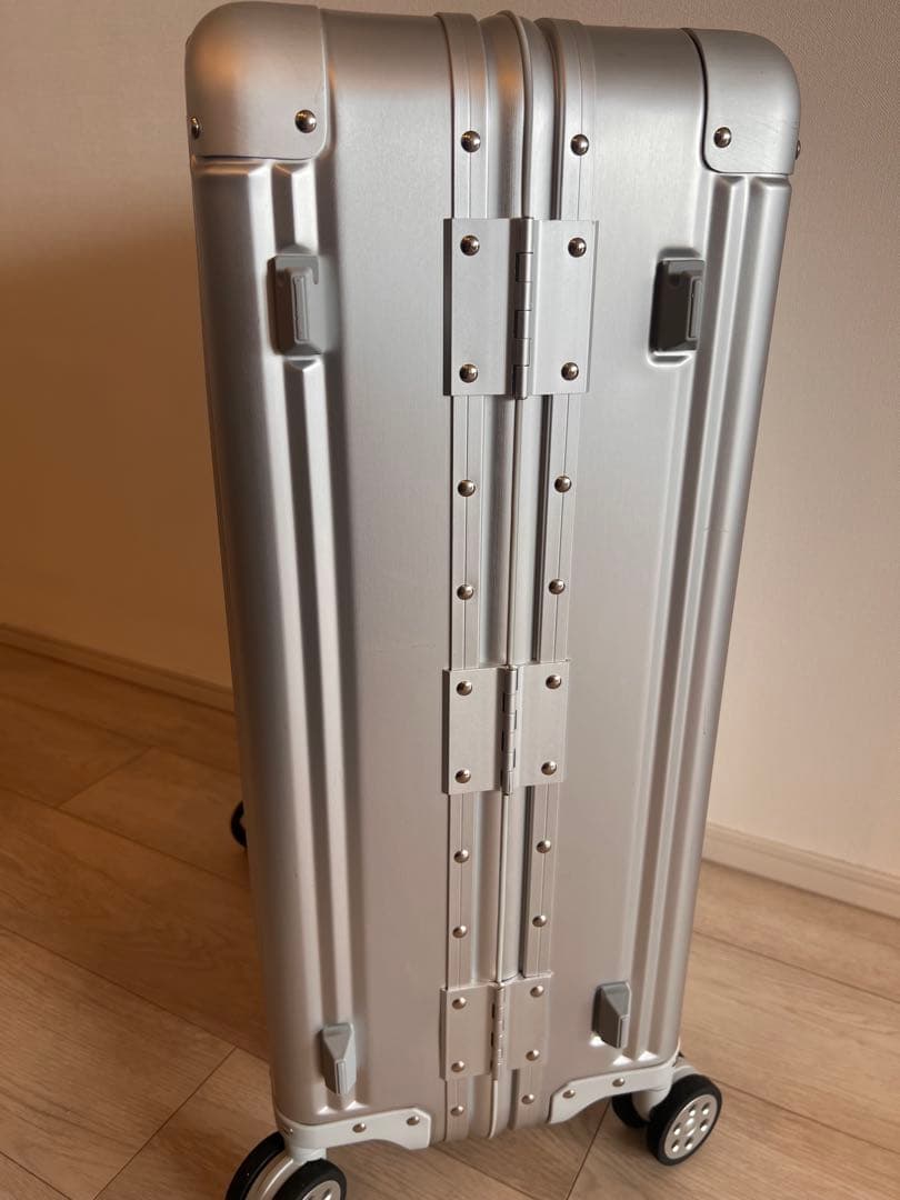 非売品　メルセデスベンツ　スーツケース　シルバーキャリーケース 4輪　65L