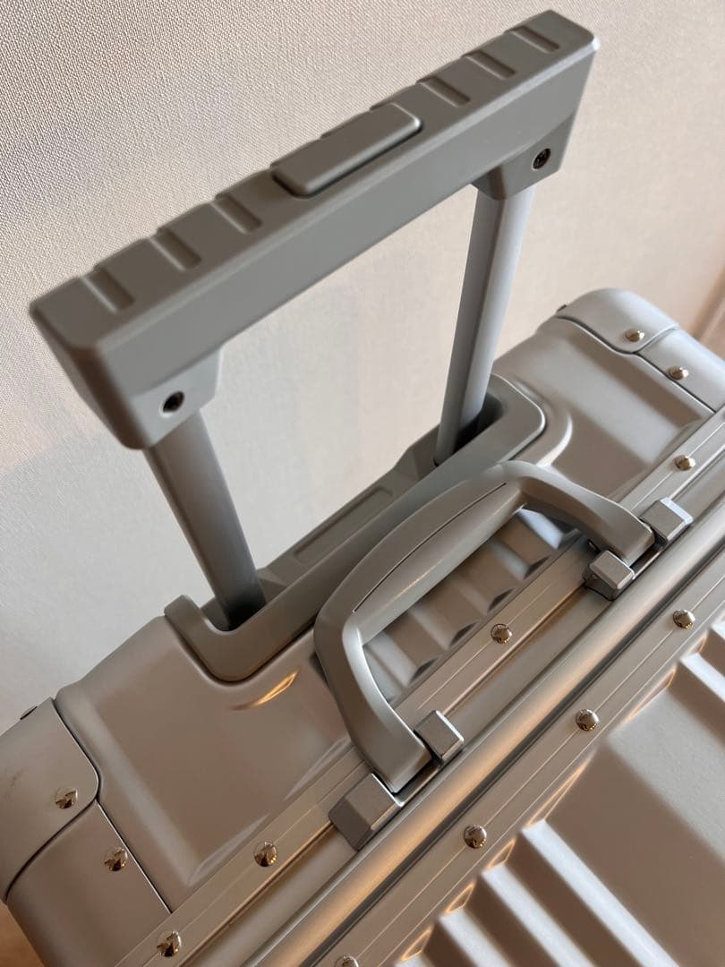 非売品　メルセデスベンツ　スーツケース　シルバーキャリーケース 4輪　65L