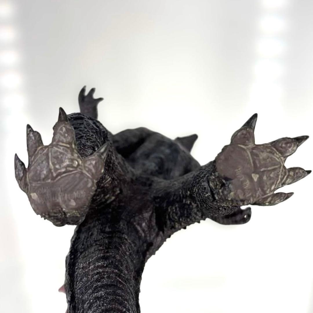 ゴジラ エヴォルブ　シーモ　フィギュア　ハイヤトイズ　ピンバッチ　　スタイリスト