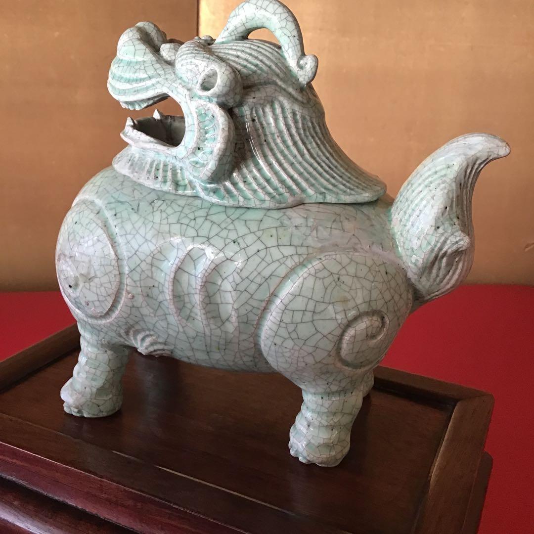 ￼吉向十三軒　青磁向獅子香炉　長次郎作