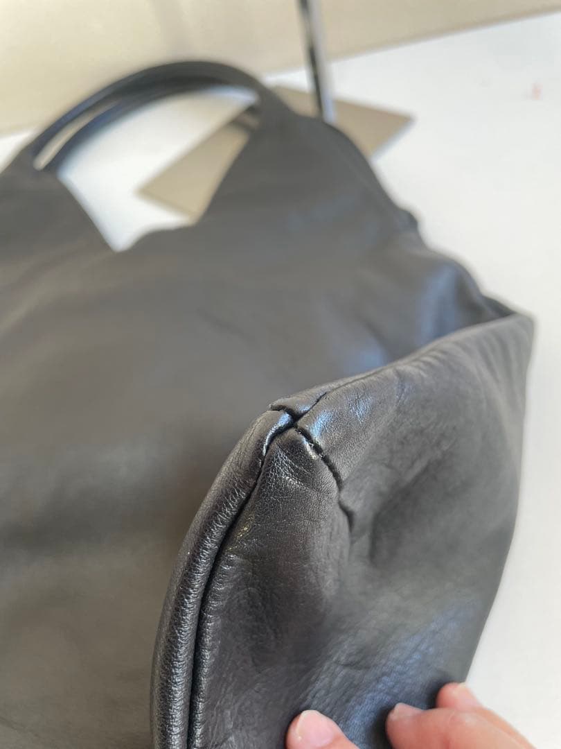 シビラ　ブラックレザーショルダーバッグ sybilla