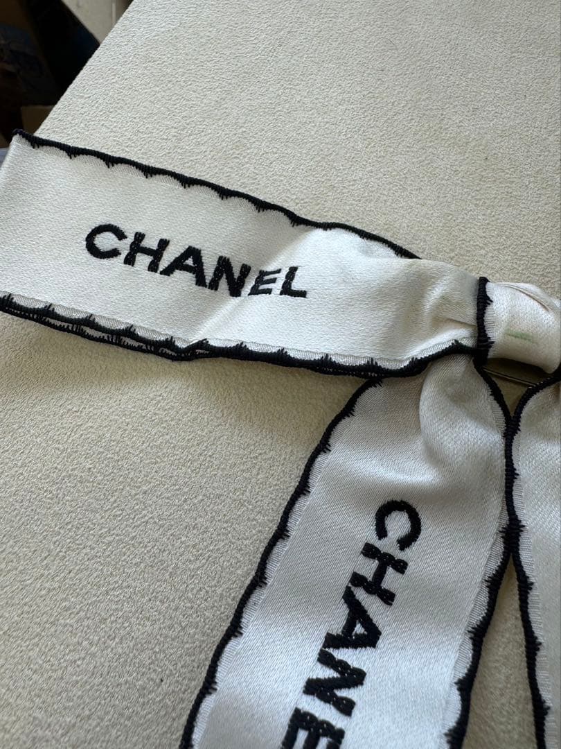 G267 シャネル ブローチ リボン ホワイト