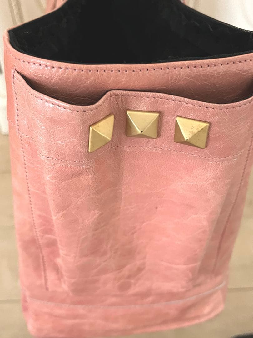 voyage for lala スタッズ付きピンクレザー　キャリーバッグ