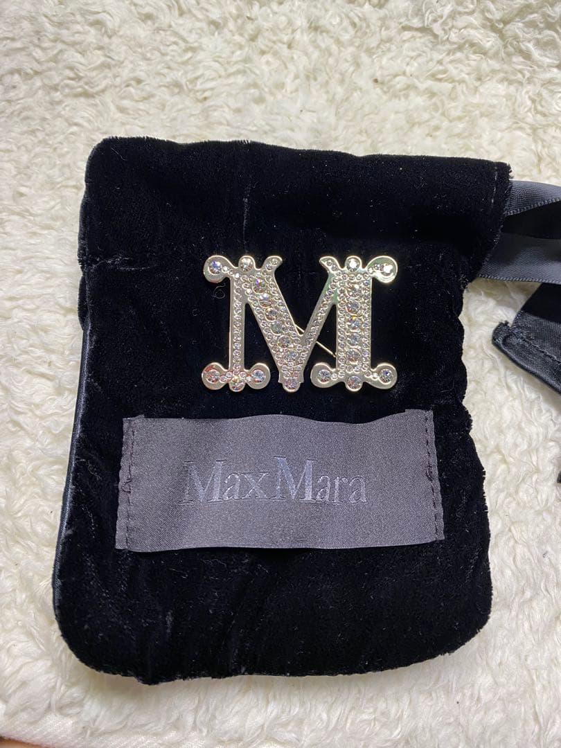 Maxmara ブローチ　⭐︎みぃ⭐︎さん
