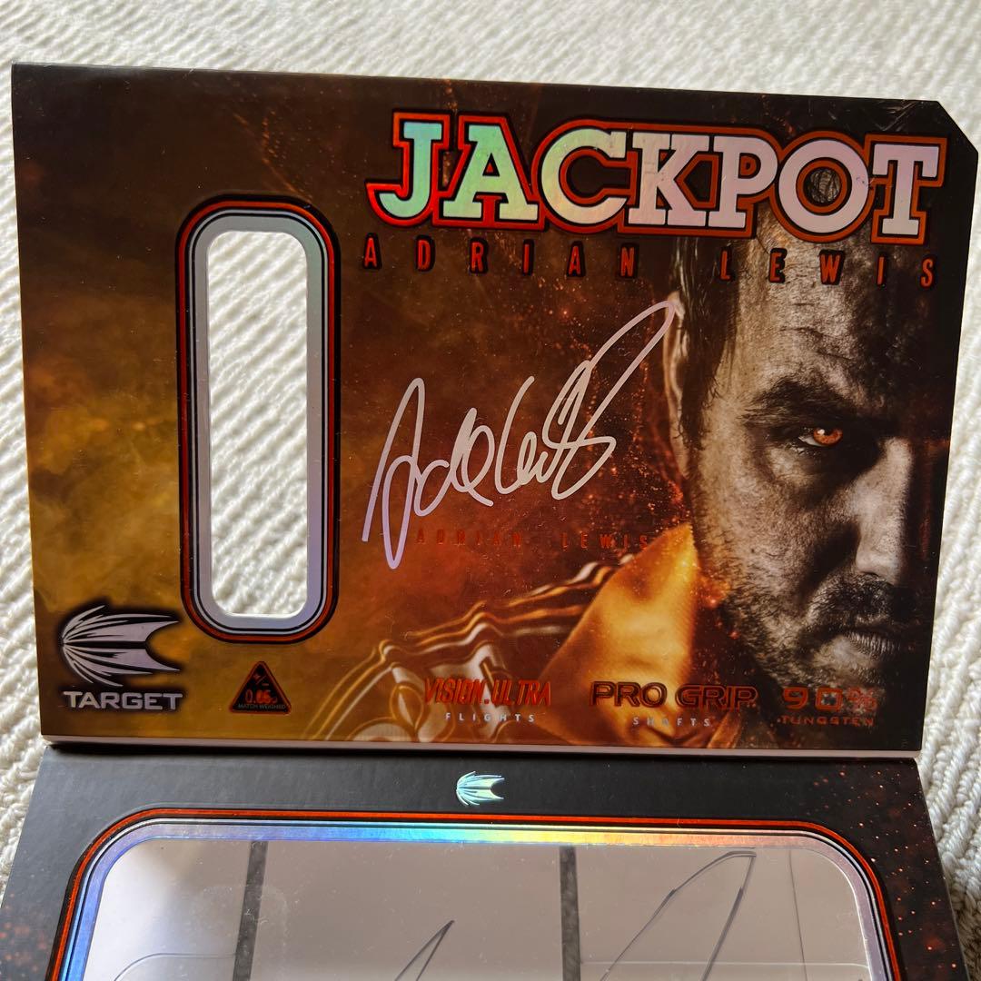 美品 TARGET Adrian Lewis ソフトダーツ サイン入り