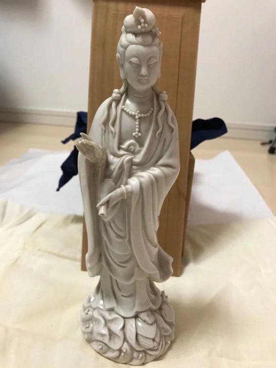 白瓷観音様　時代箱付