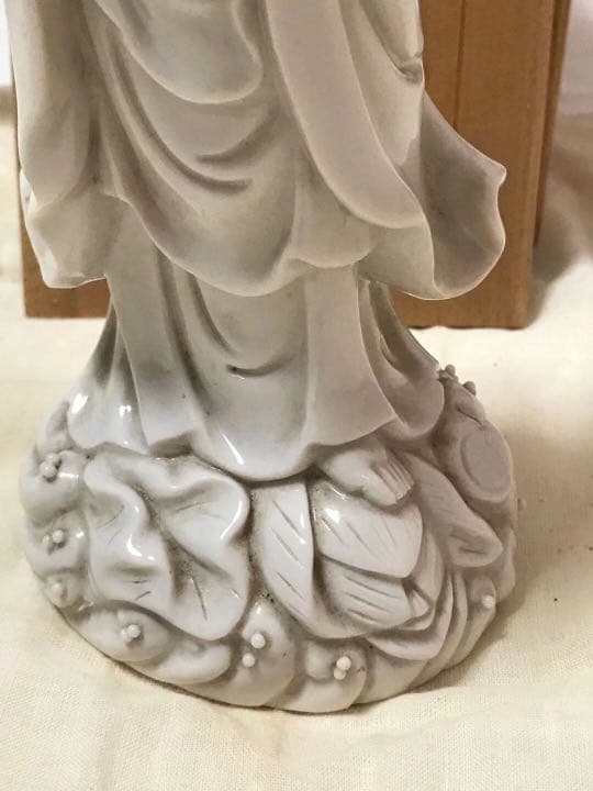白瓷観音様　時代箱付