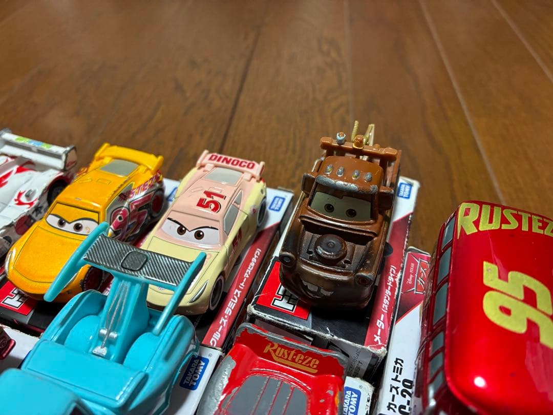 カーズトミカ たくさんのせよう！大きなマック トレーラー　　トミカ49台セット