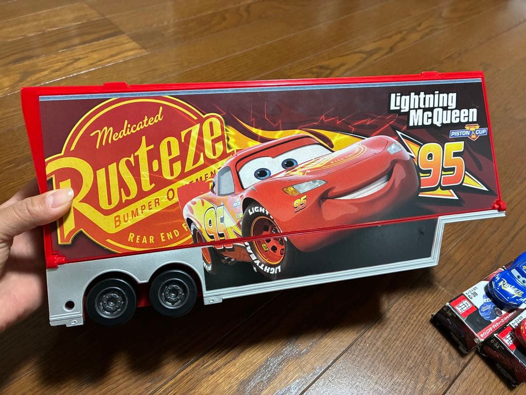 カーズトミカ たくさんのせよう！大きなマック トレーラー　　トミカ49台セット