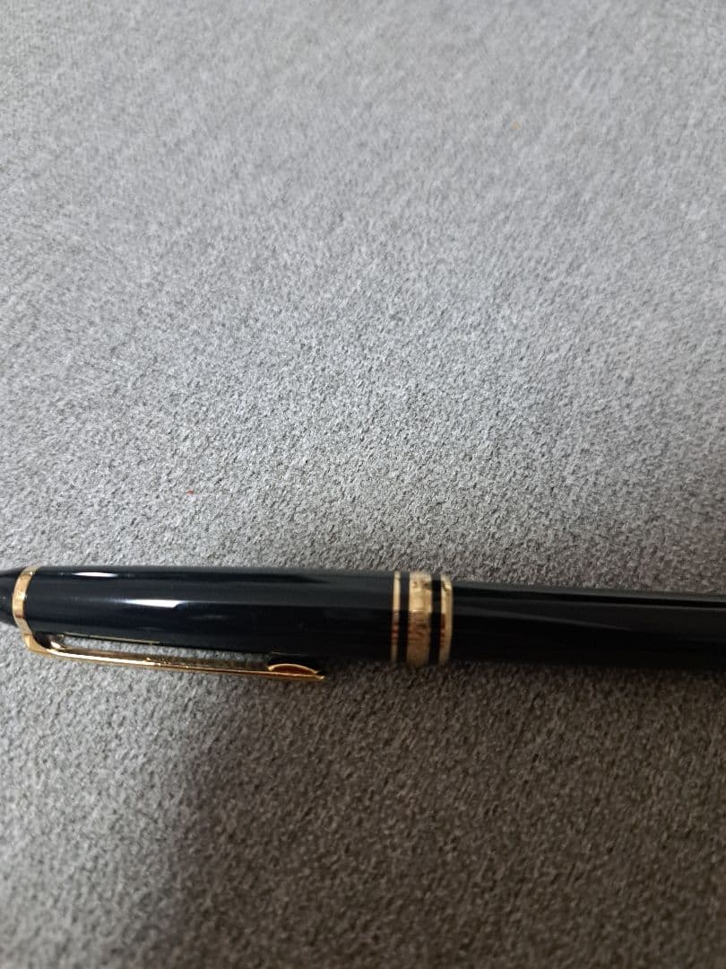 MONTBLANC ボールペン ブラック 替え芯１本付き　モンブラン