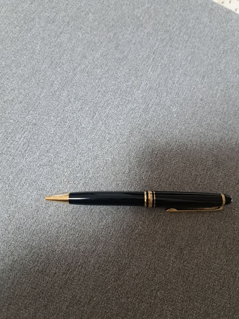 MONTBLANC ボールペン ブラック 替え芯１本付き　モンブラン