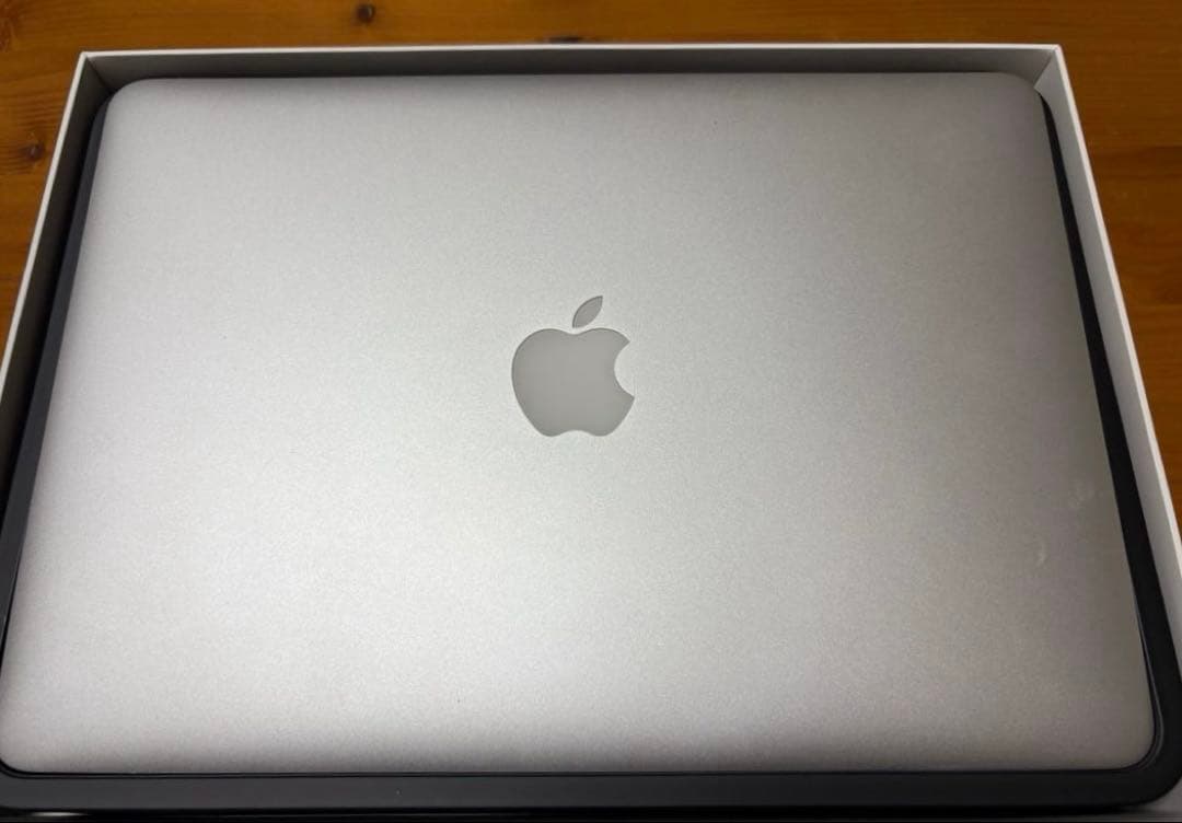美品付属品完備MacBookAir 13インチCorei5 256GB