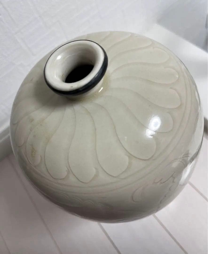 中国 宋時代 定窯白磁 细陰刻花卉文瓶 陶芸古美術 。