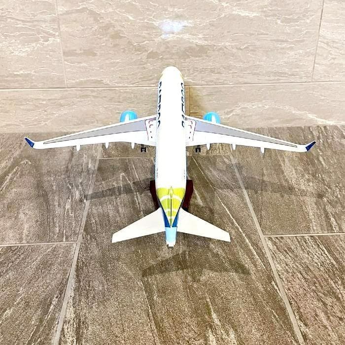 模型飛行機 バンブーエアウェイズ A320 ベトナム LED ランディングギア