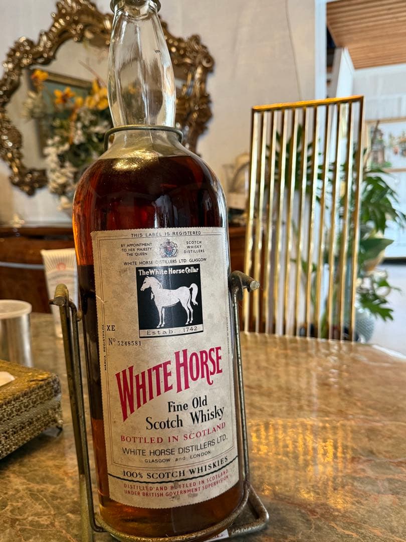 White Horse ホワイトホース　4０年　スタンド付き 値引き可能