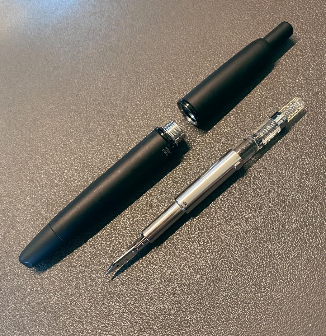 PILOT　万年筆　キャップレス　ブラックマット　EF