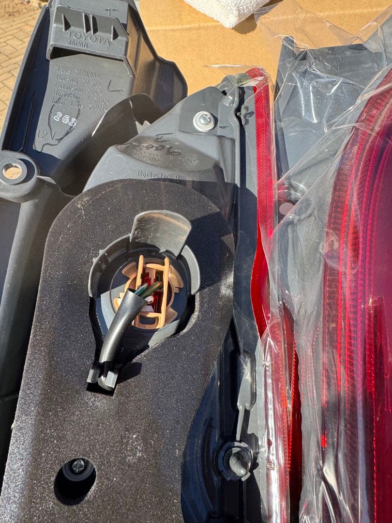 ハイエース7型純正テールランプ