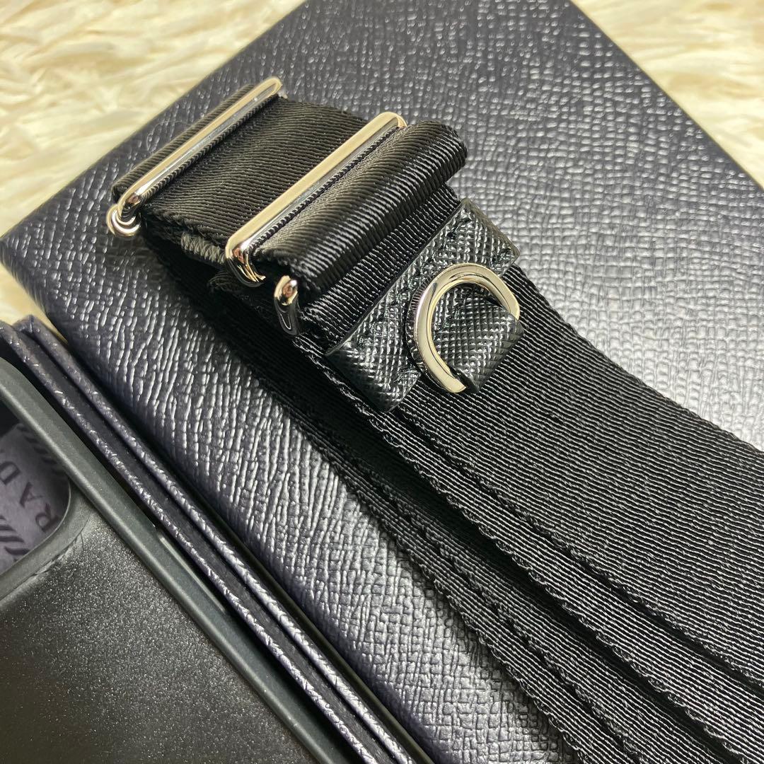 【極美品】プラダ スマホショルダー iPhone14pro三角ロゴ 現行