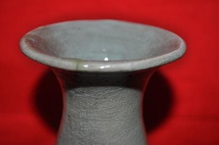 李朝・青磁花紋花器