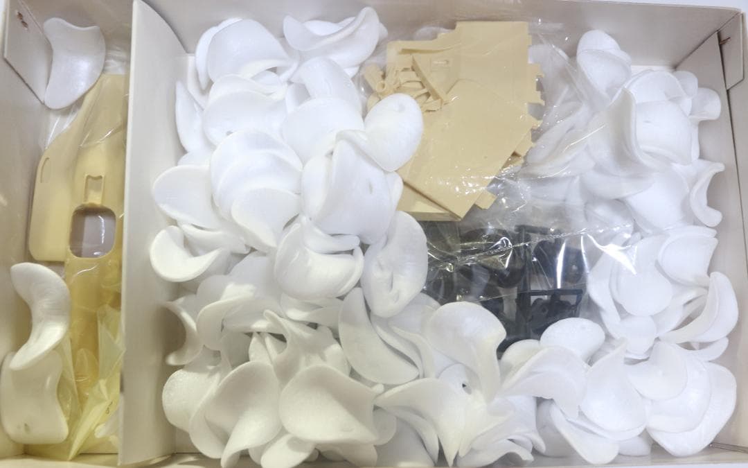 超希少WAVE製ロータス・ホンダ１００Ｔ　レジン・メタル製キット１／２４　未組立