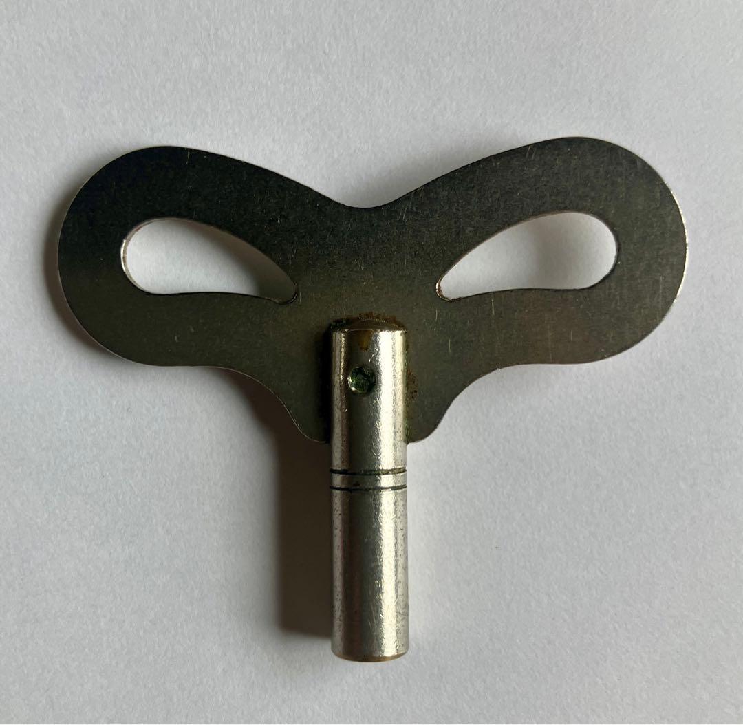 ユンハンス　Junghans 掛時計　ゼンマイ　鍵つき