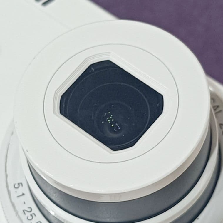 美品 訳あり Nikon COOLPIX P330 ホワイト デジカメ 説明書