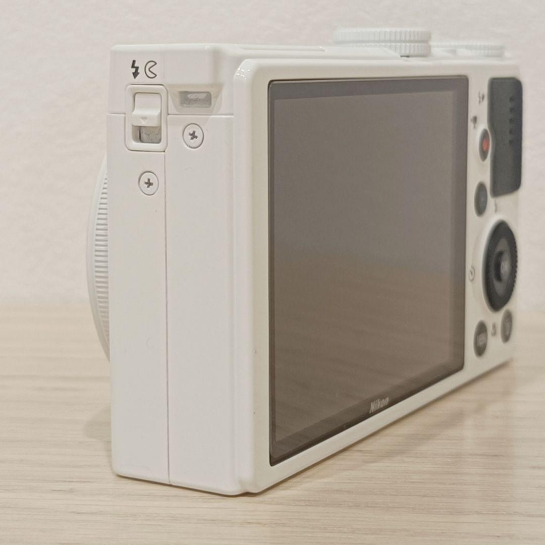 美品 訳あり Nikon COOLPIX P330 ホワイト デジカメ 説明書