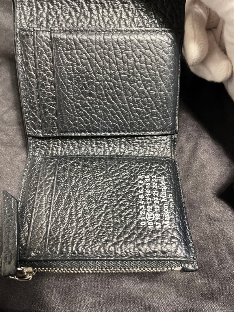 【極美品 正規品】メゾンマルジェラ 4ステッチ 三つ折り ウォレット レザー 黒